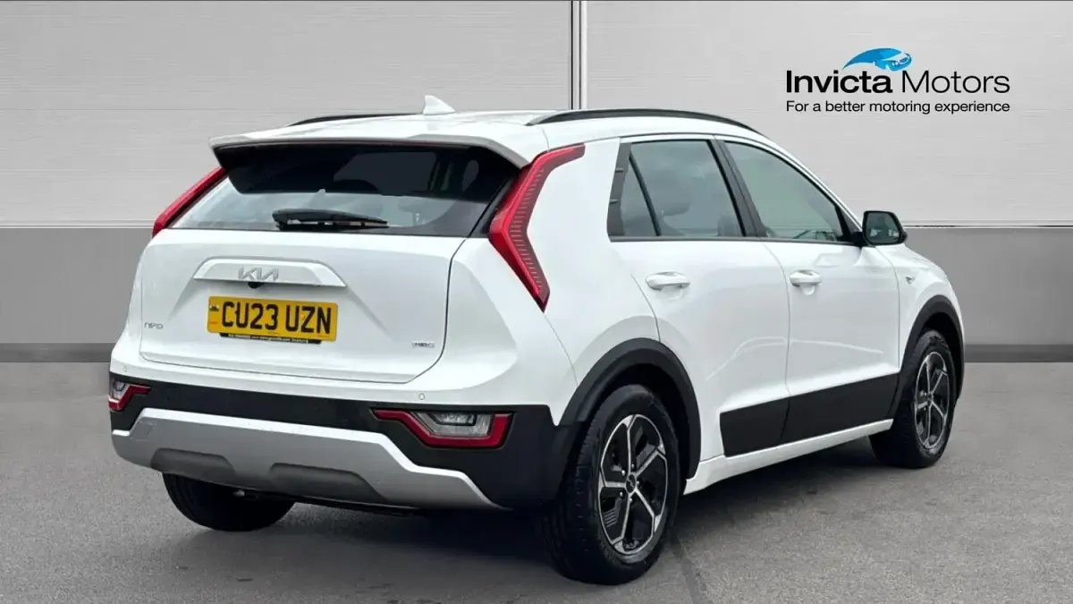 Gebraucht Kia Niro 139 PS (102 kW) 2023 Weiß SUV