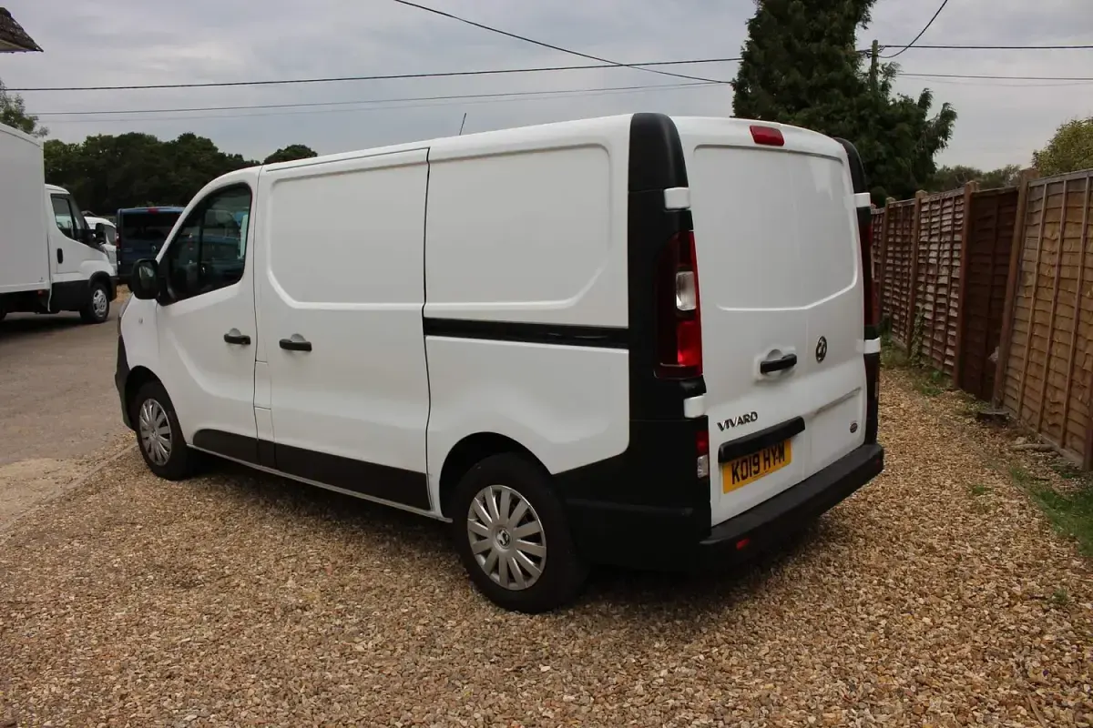 Used Vauxhall Vivaro 120 HP (88 kW) 2019 White MPV