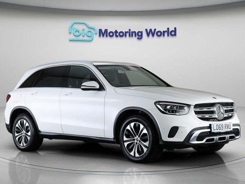 White Used 2019 Mercedes GLC300 Estate | £21,250 (Fair price) - Image 1/4