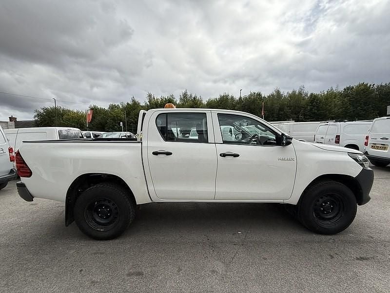 Used Toyota HiLux Active 2019 White Pickup