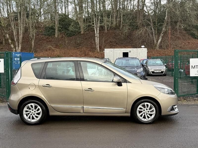 Used Renault Scénic III Dynamique 110 HP (80 kW) 2015 Beige MPV