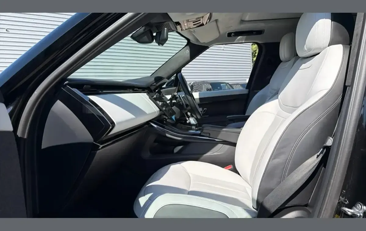 Used Land Rover Range Rover Sport Autobiography 300 HP (220 kW) 2023 Santorini black SUV