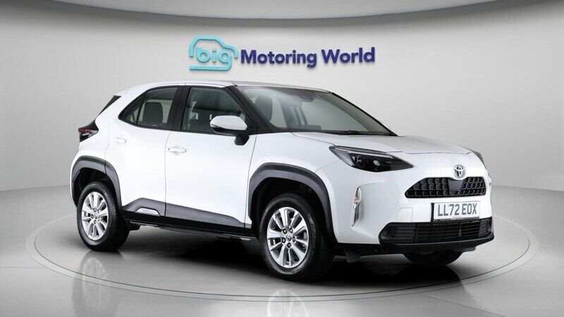 White Used 2023 Toyota Yaris Hybrid Hatchback | £18,000 (Fair price) - Image 1/4