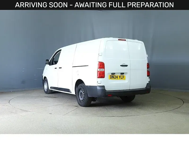 Used Vauxhall Vivaro 150 HP (110 kW) 2024 White MPV