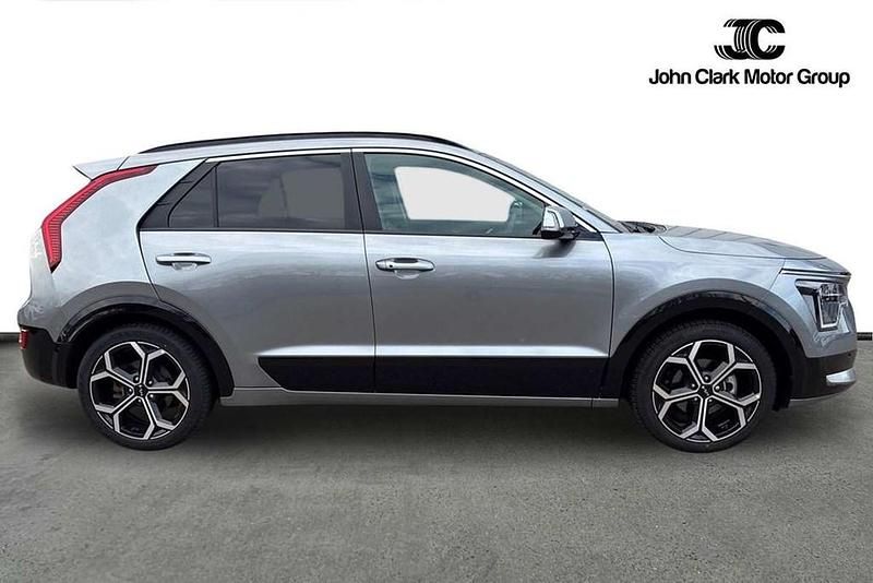 Gebraucht Kia Niro 127 PS (93 kW) 2025 Grau SUV
