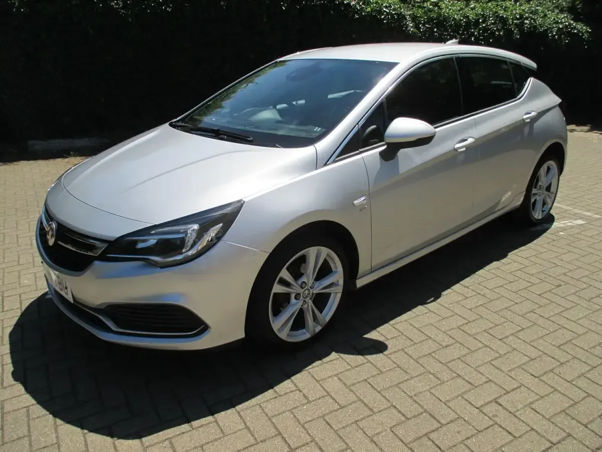 Used Vauxhall Astra SRi 150 HP (110 kW) 2018 Silver Hatchback