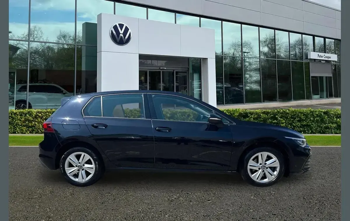 Used VW Golf VIII Life 150 HP (110 kW) 2023 Black Hatchback