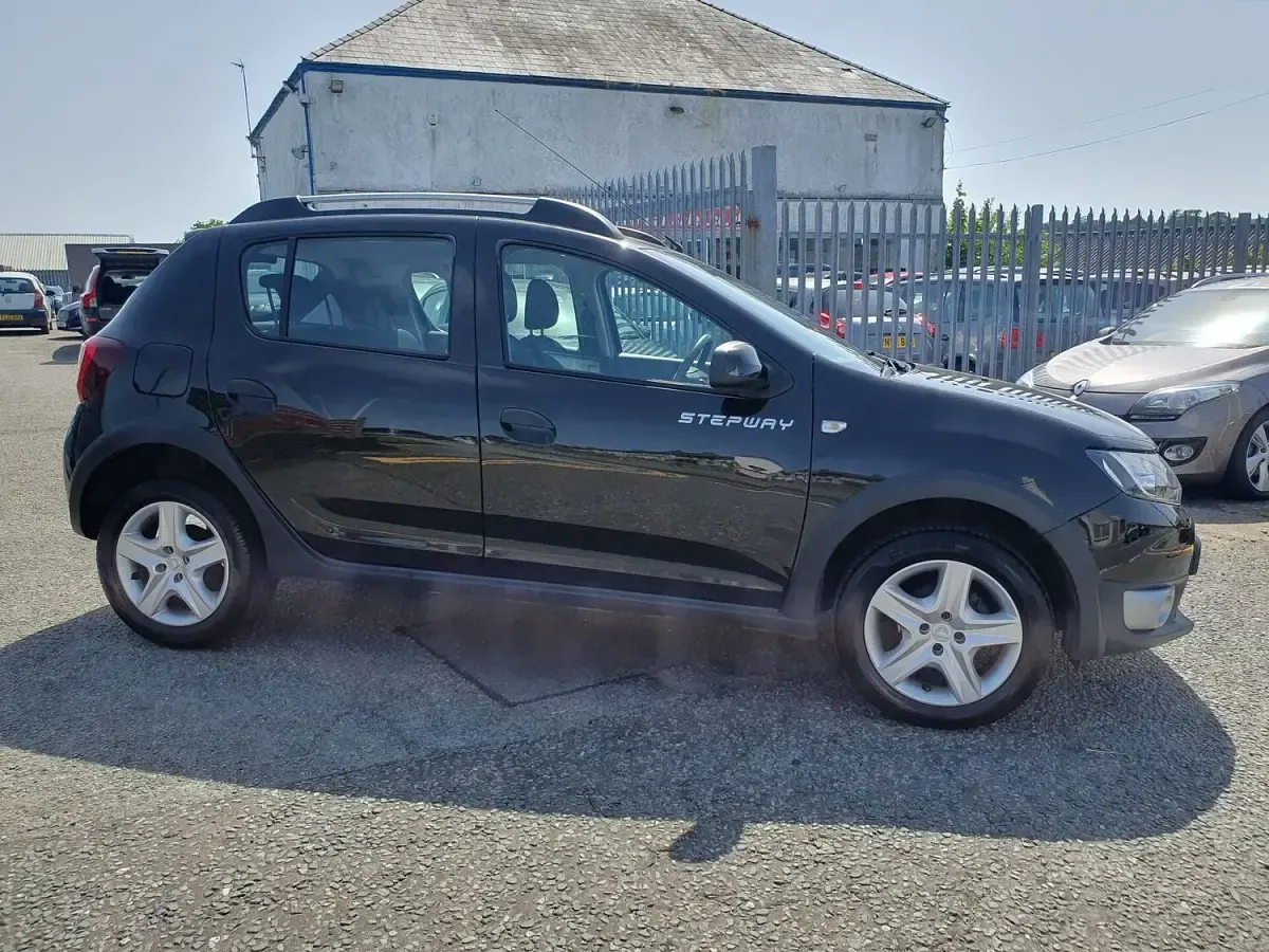 Used Dacia Sandero Lauréate 90 HP (66 kW) 2015 Black Hatchback