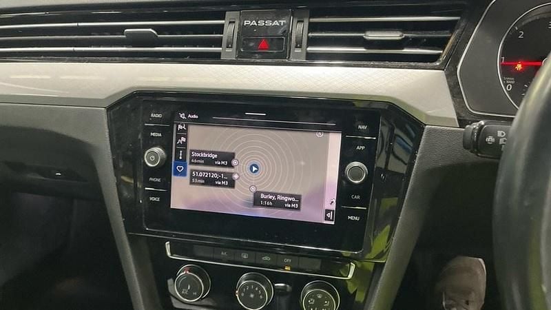 Usado VW Passat SE 150 HP (110 kW) 2020 Cinzento Carrinha