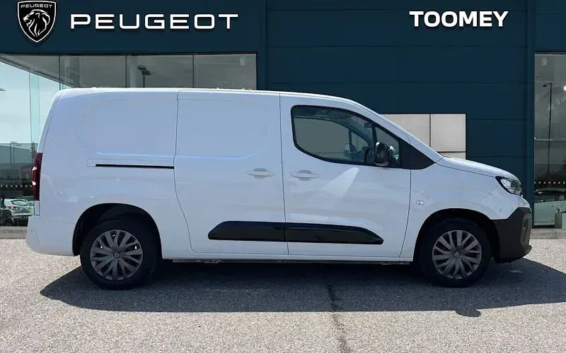 Used Peugeot Partner 102 HP (75 kW) 2024 White MPV
