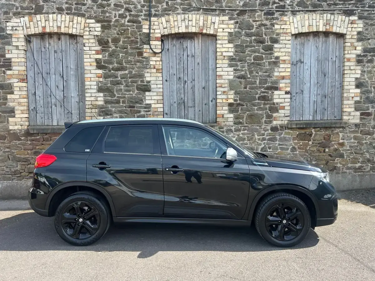 Second-hand Suzuki Vitara 140 CP (102 kW) 2018 Negru SUV