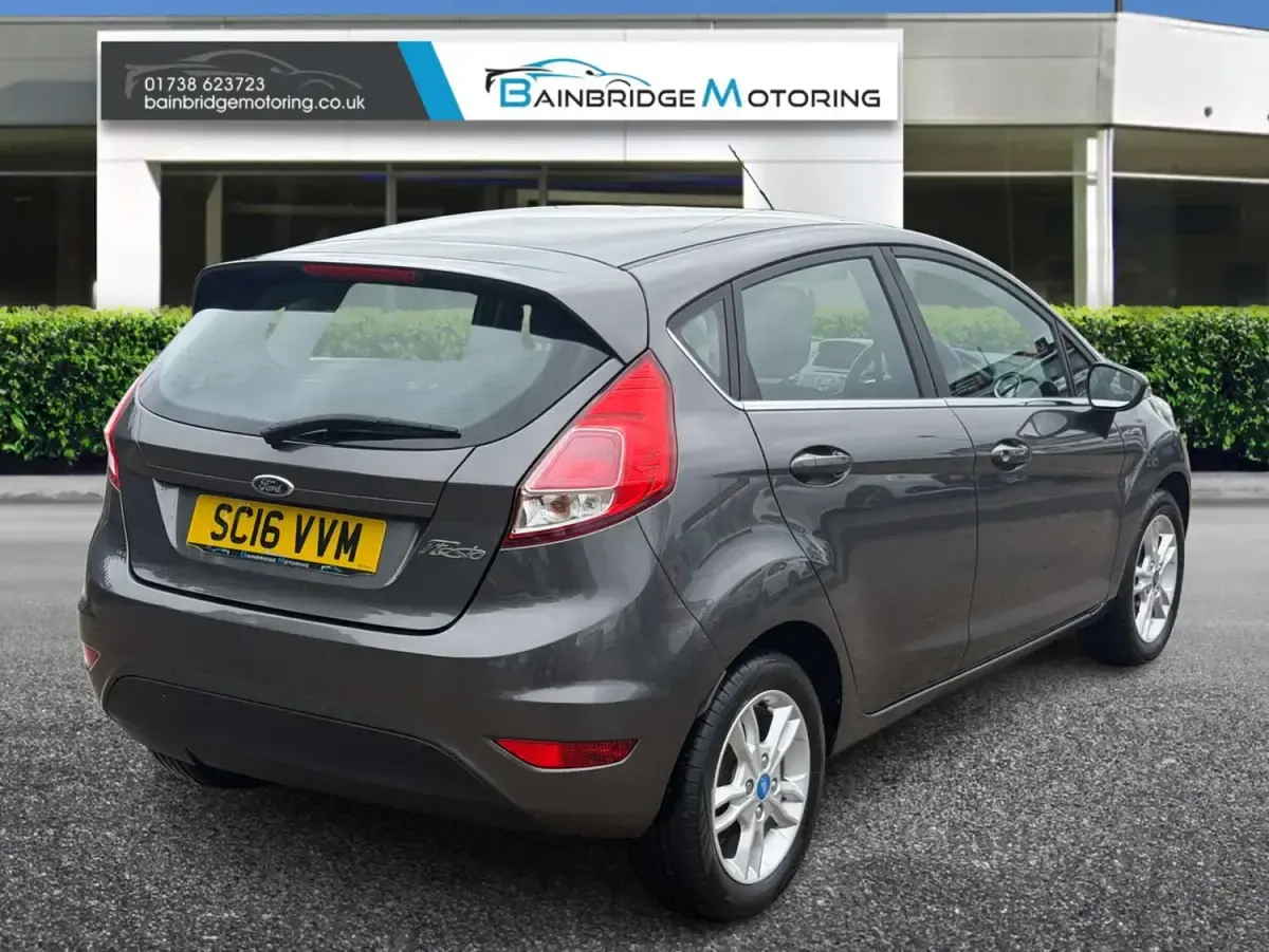 Used Ford Fiesta Zetec 82 HP (60 kW) 2016 Grey Hatchback