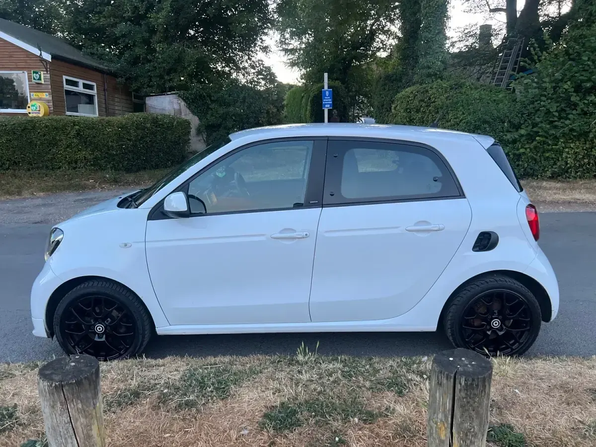 Used Smart ForFour 71 HP (52 kW) 2019 White Hatchback