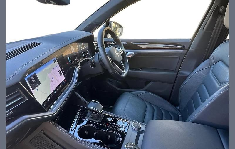 Used VW Touareg Black Edition 286 HP (210 kW) 2024 White SUV