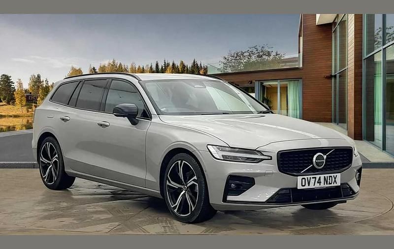 Used Volvo V60 Plus 194 HP (142 kW) 2024 Silver Estate