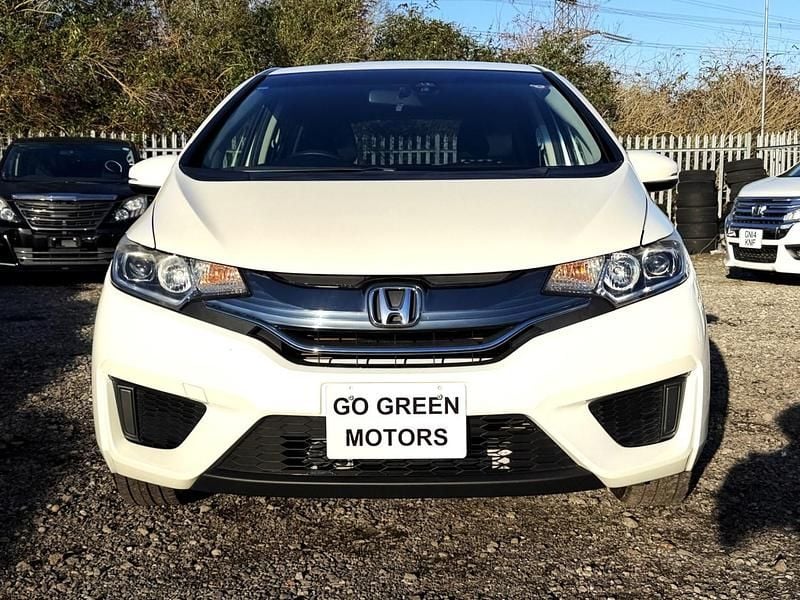 Used Honda Fit Hybrid 2014 White Hatchback