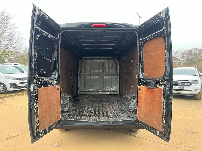 Used Peugeot Boxer S 140 HP (102 kW) 2022 Black Van