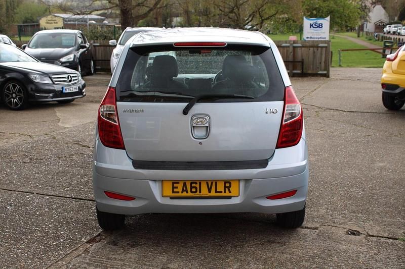 Used Hyundai i10 Style 86 HP (63 kW) 2011 Silver Hatchback
