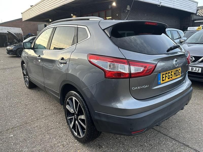 Used Nissan Qashqai Tekna 110 HP (80 kW) 2015 Grey SUV