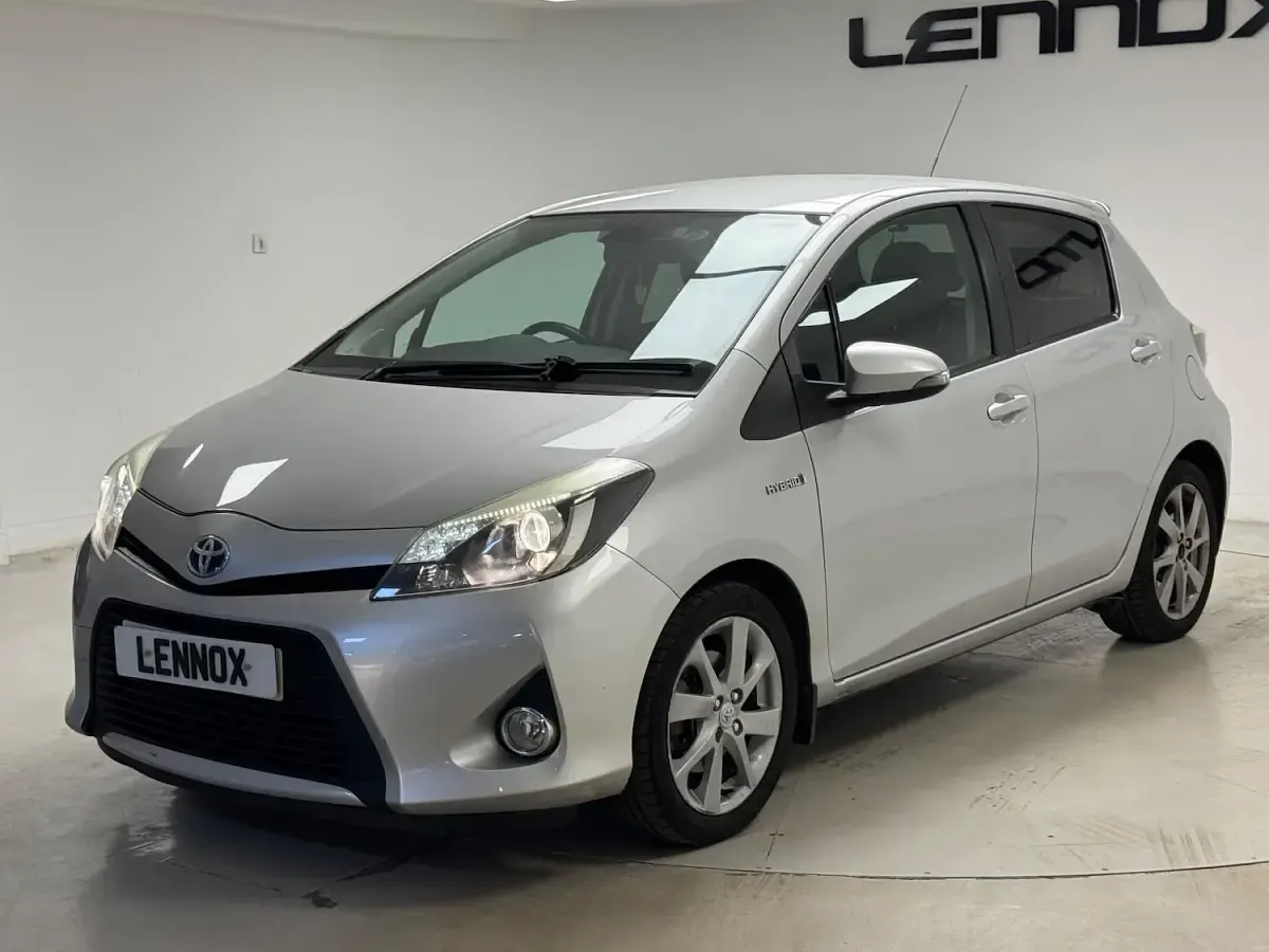 Used Toyota Yaris 100 HP (73 kW) 2012 Silver Hatchback