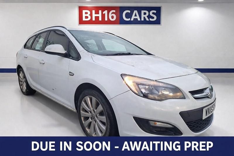 Used Vauxhall Astra 2015 White Estate
