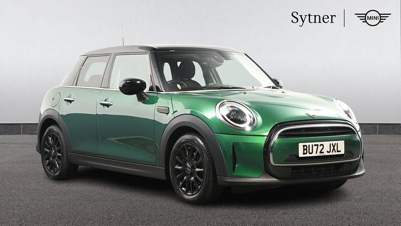 Begagnad Mini Cooper Classic 134 HK (98 kW) 2022 Grön Halvkombi
