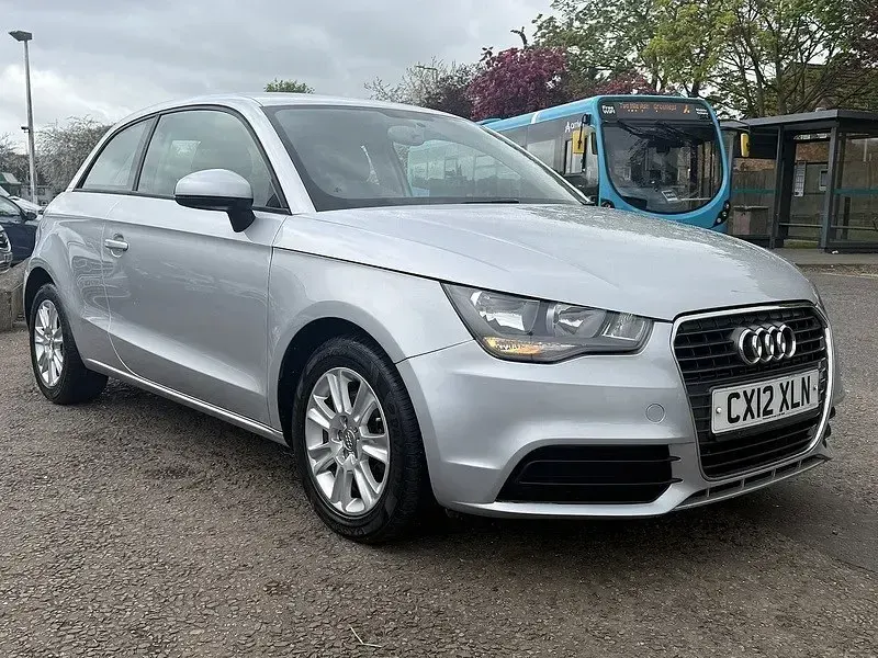 Begagnad Audi A1 Business 105 HK (77 kW) 2012 Silver Halvkombi