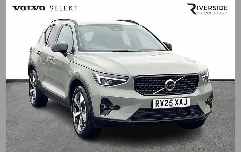 Sage green Used 2025 Volvo XC40 Plus SUV | £29,490 (Fair price) - Image 1/4