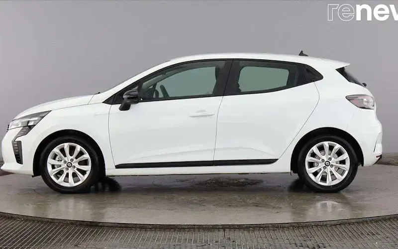 Used Renault Clio Evolution 143 HP (105 kW) 2025 White  Hatchback