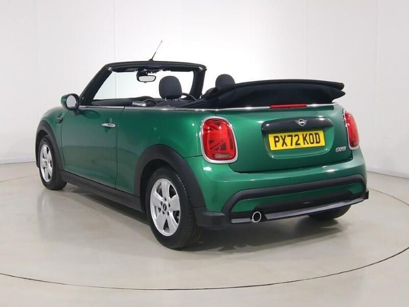 Begagnad Mini Cooper Classic 134 HK (98 kW) 2022 Grön Halvkombi