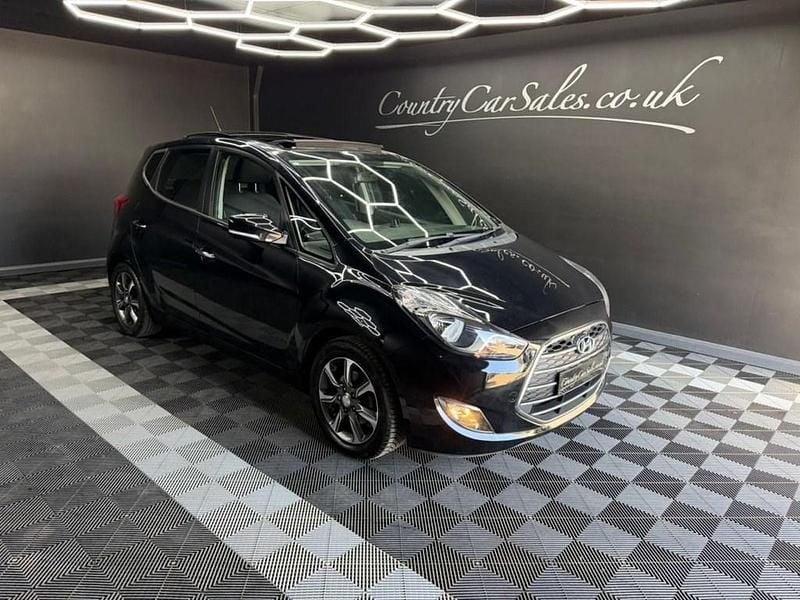 Used Hyundai ix20 Premium 90 HP (66 kW) 2017 Black Hatchback