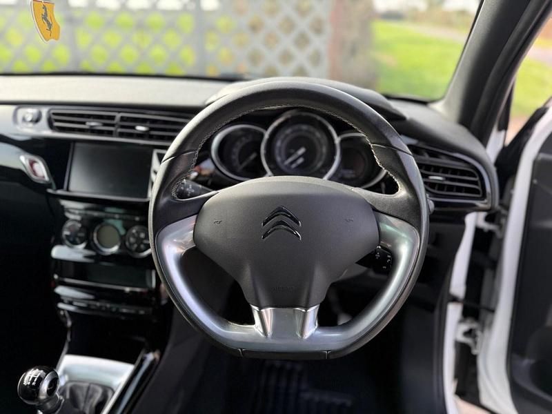 Used DS Automobiles DS3 Elegance 2016 White Hatchback