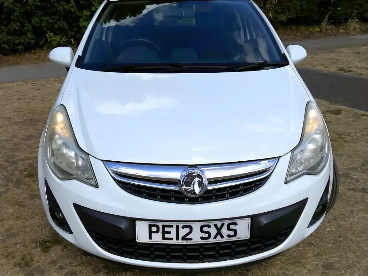 Used Vauxhall Corsa Active 65 HP (47 kW) 2012 White Hatchback