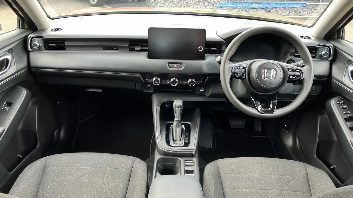 Used Honda HR-V Elegance 131 HP (96 kW) 2024 Beige SUV