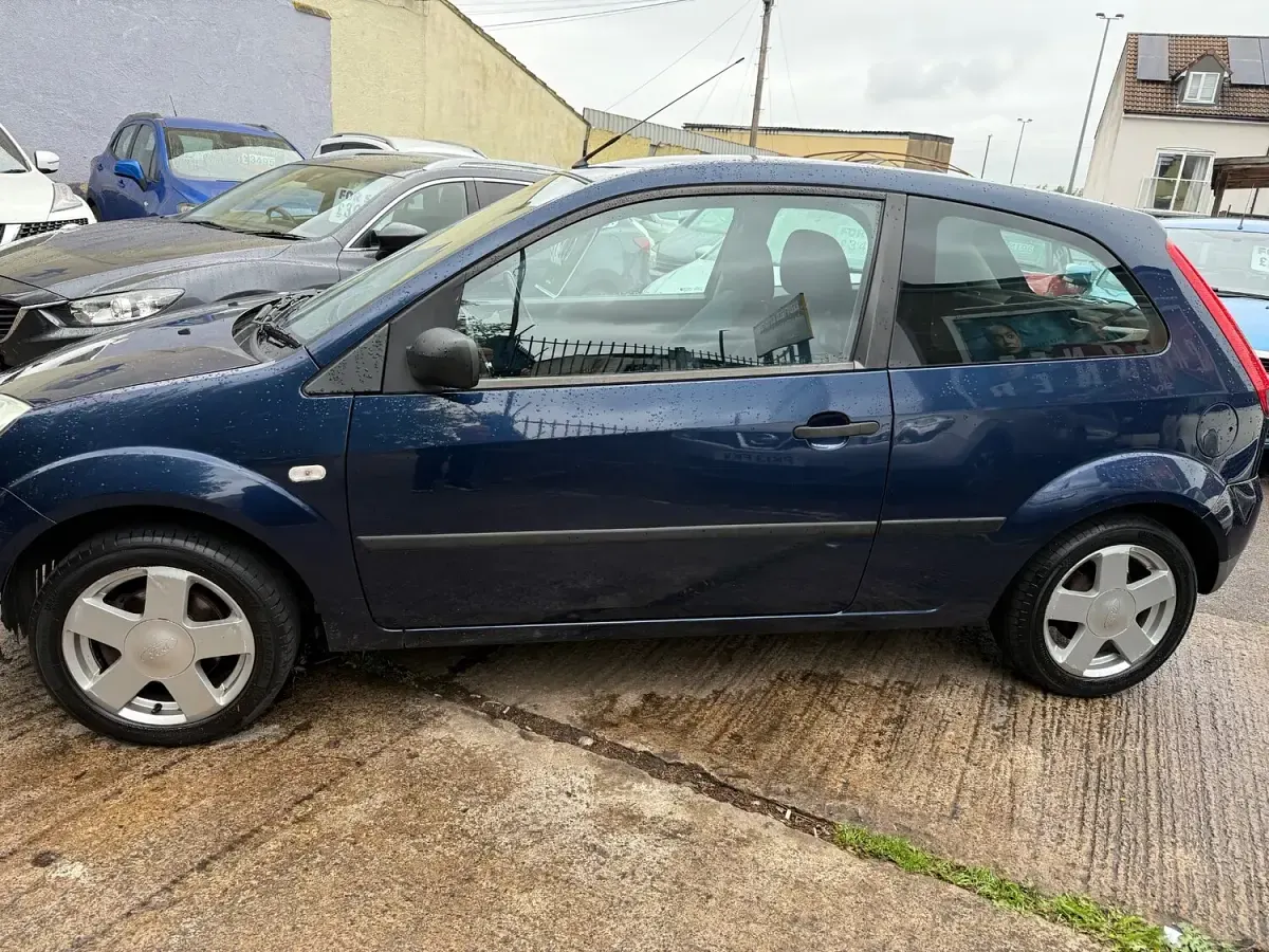 Used Ford Fiesta Zetec 2005 Blue Hatchback