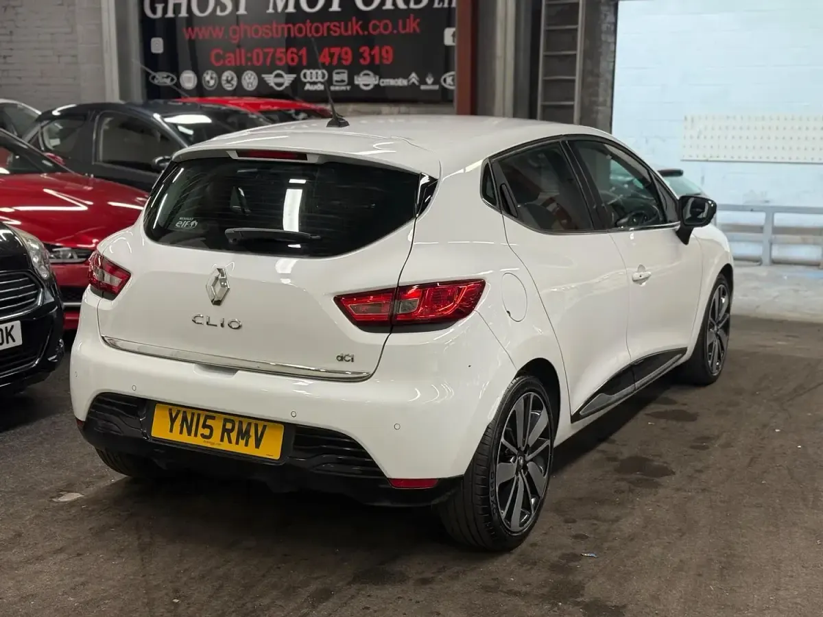Used Renault Clio Dynamique 90 HP (66 kW) 2015 White Hatchback