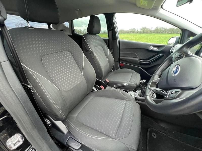 Used Ford Fiesta Zetec 70 HP (51 kW) 2019 Black Hatchback