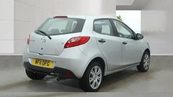 Used Mazda 2 84 HP (61 kW) 2011 Silver Hatchback