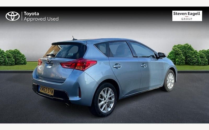 Used Toyota Auris Multidrive S 132 HP (97 kW) 2014 Hatchback