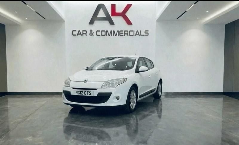 Used Renault Mégane III Dynamique 110 HP (80 kW) 2012 White Hatchback
