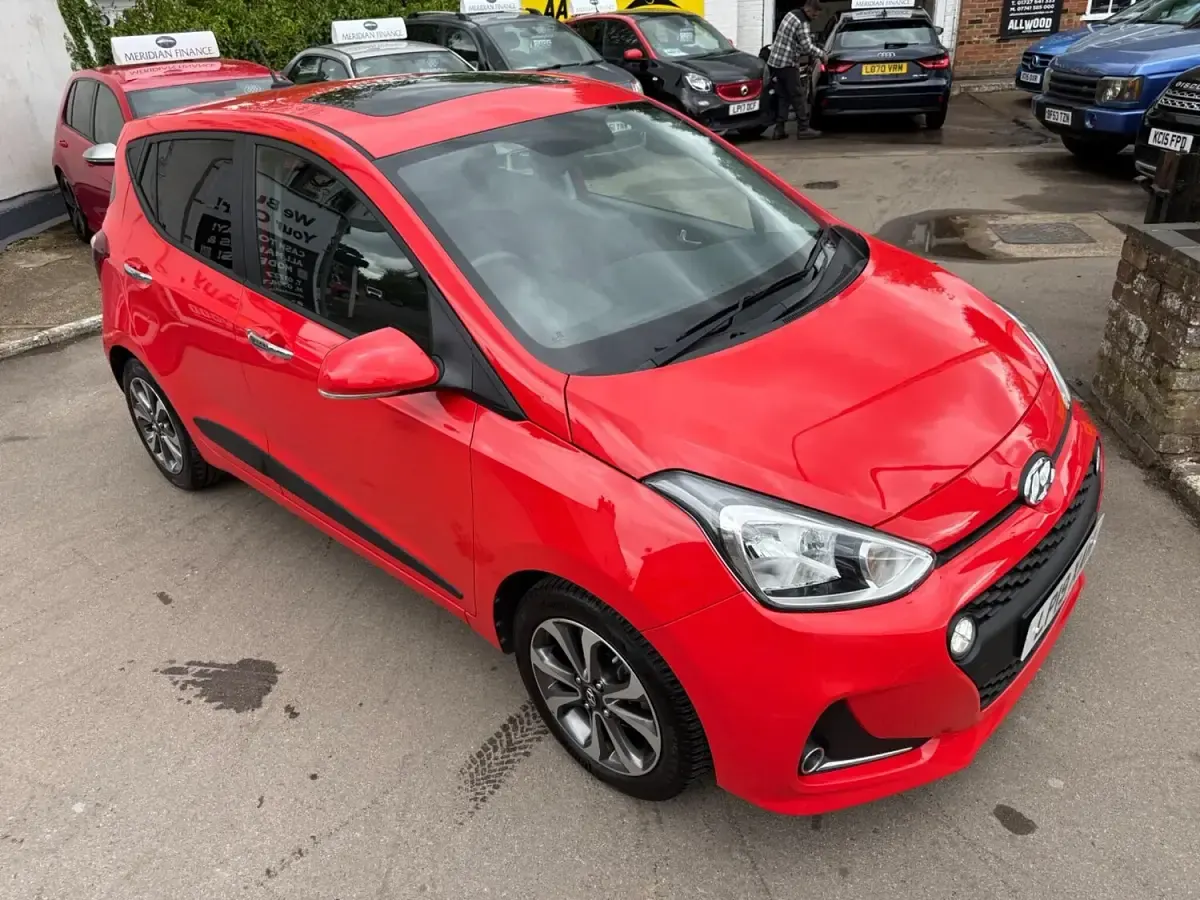 Begagnad Hyundai i10 Premium SE 87 HK (63 kW) 2019 Röd Halvkombi