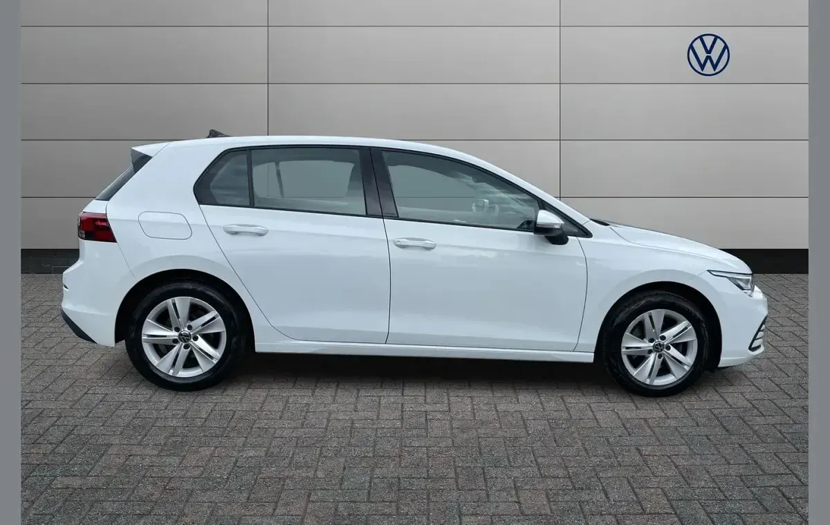 Used VW Golf VIII Life 110 HP (80 kW) 2022 White Hatchback