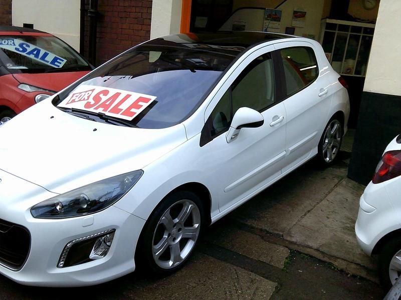 Used Peugeot 308 Allure 2012 White Hatchback