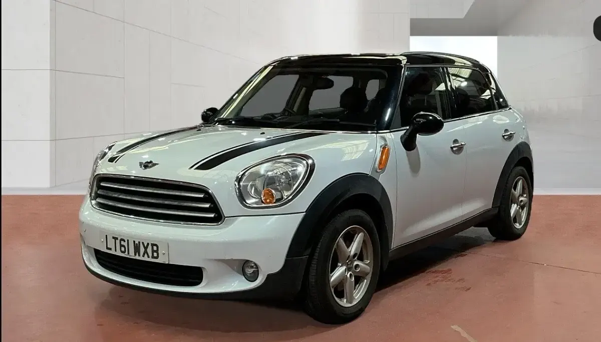 Used Mini Cooper D 2011 White Hatchback