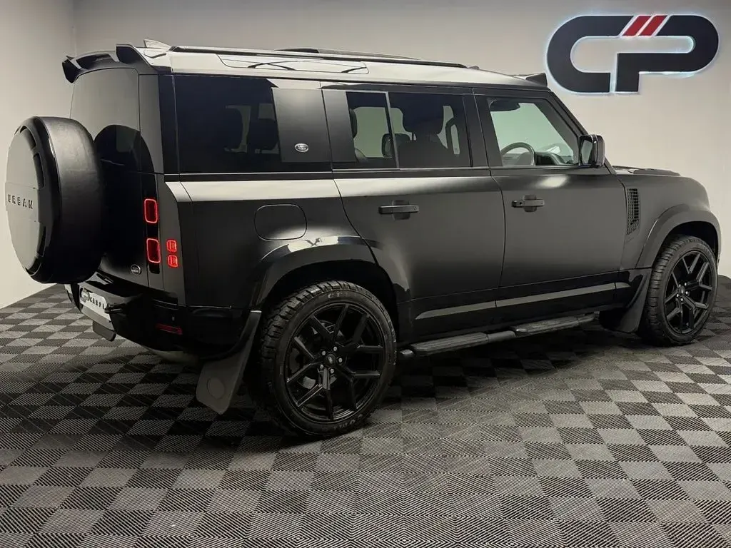 Used Land Rover Defender HSE Dynamic 300 HP (220 kW) 2021 Grey SUV