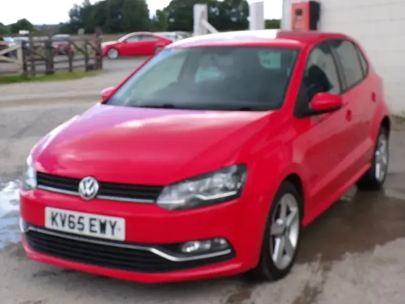 Used VW Polo SEL 90 HP (66 kW) 2015 Red Hatchback