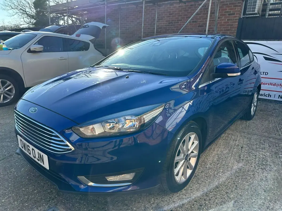 Used Ford Focus Titanium 120 HP (88 kW) 2016 Blue Hatchback