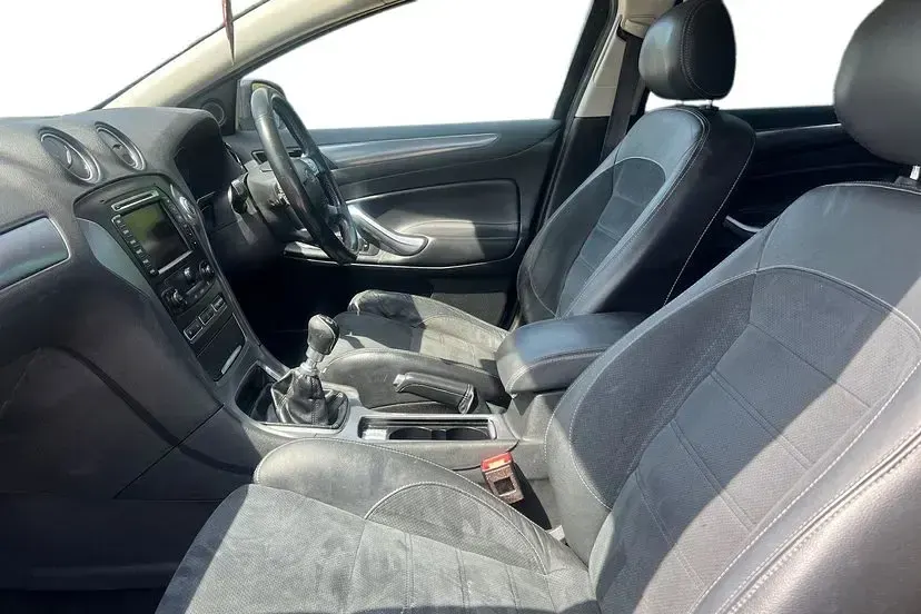 Used Ford Mondeo Business Edition 163 HP (119 kW) 2014 Grey Hatchback