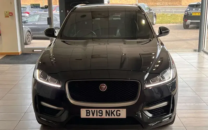 Used Jaguar F-Pace R-Sport 179 HP (131 kW) 2019 Black SUV