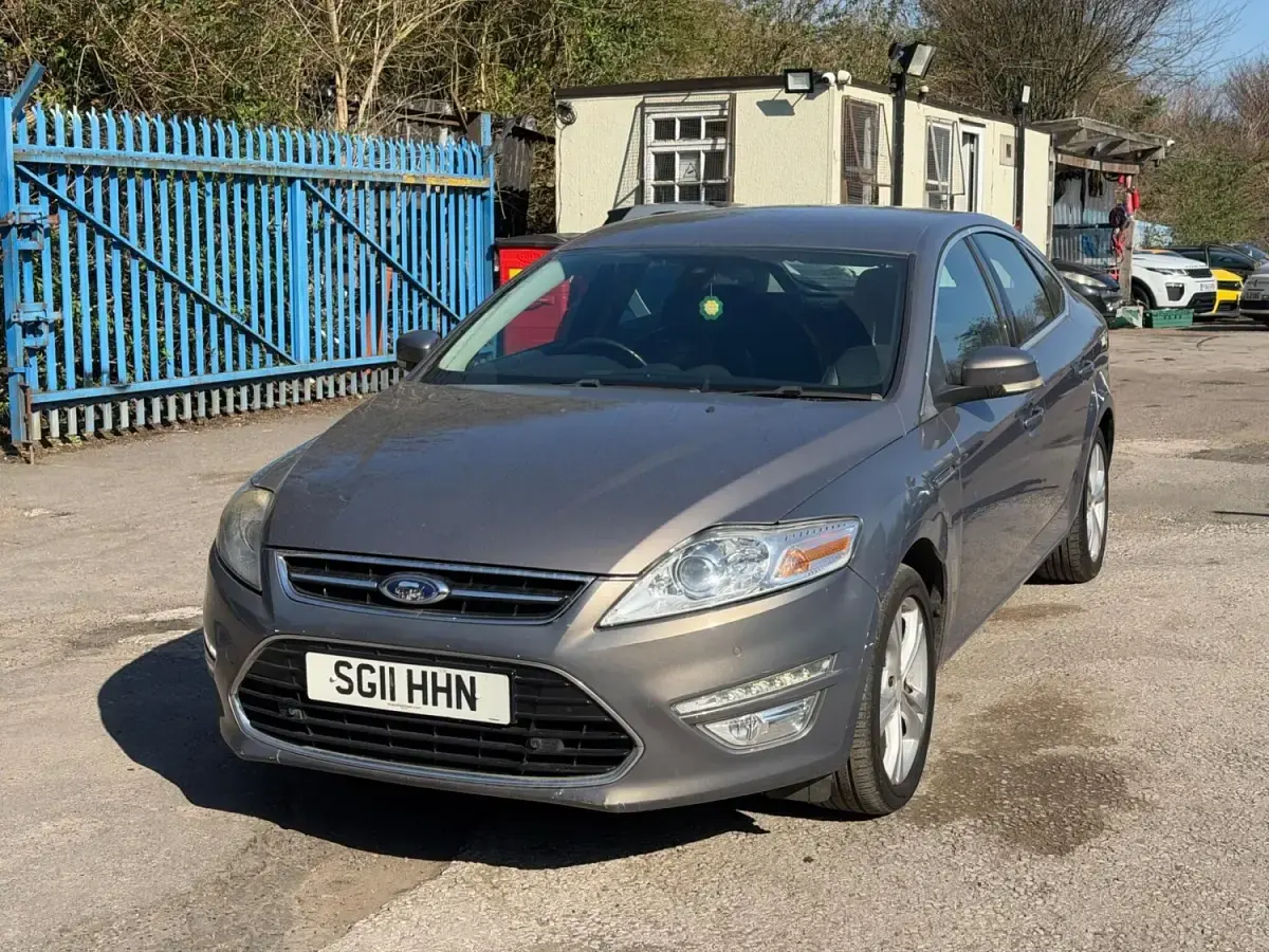 Begagnad Ford Mondeo Titanium X 145 HK (106 kW) 2011 Brun Halvkombi